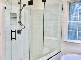 Operable Spray Panels on a Tub